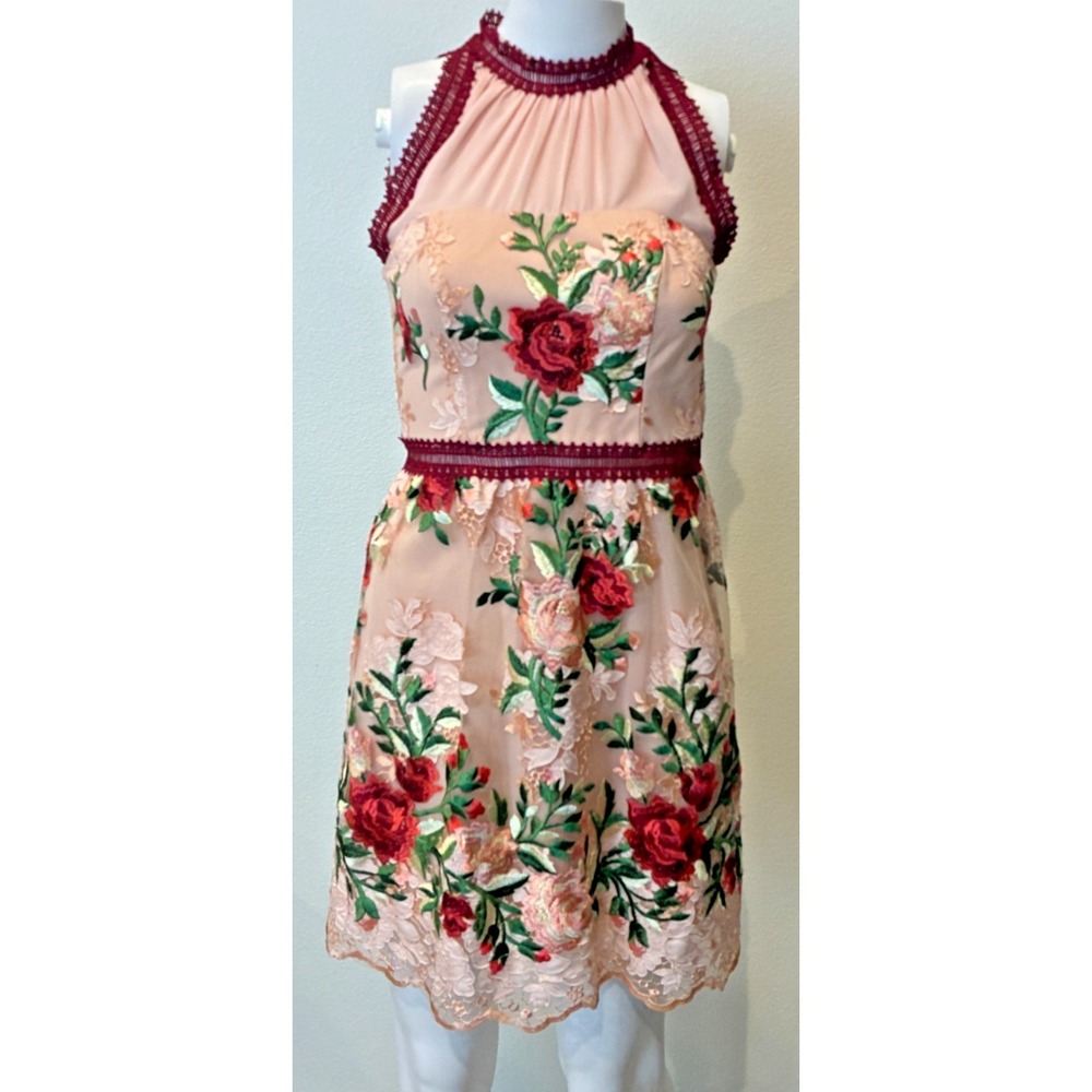 Chi Chi London Romantic Rose Embroidered Lace Halter‎ Mini Dress Size 4P Pink